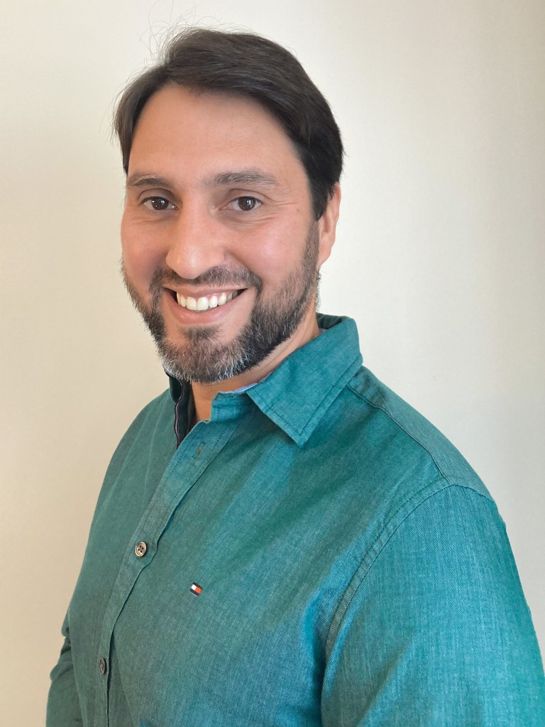 Dr. Tiago Tomazi